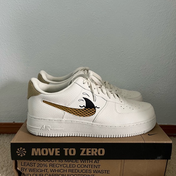 MINT CONDITION Men’s Nike Air Force 1 '07 LV8 Sun Club White Sneakers Size 12 - Picture 2 of 12